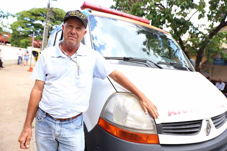 João Bevan é motorista de ambulância há 19 anos: João Bevan é motorista de ambulância há 19 anos: