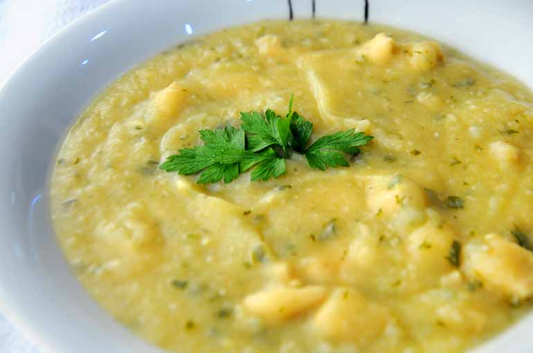 Mandioquinha salsa com frango: prato dos mais leves Mandioquinha salsa com frango: prato dos mais leves