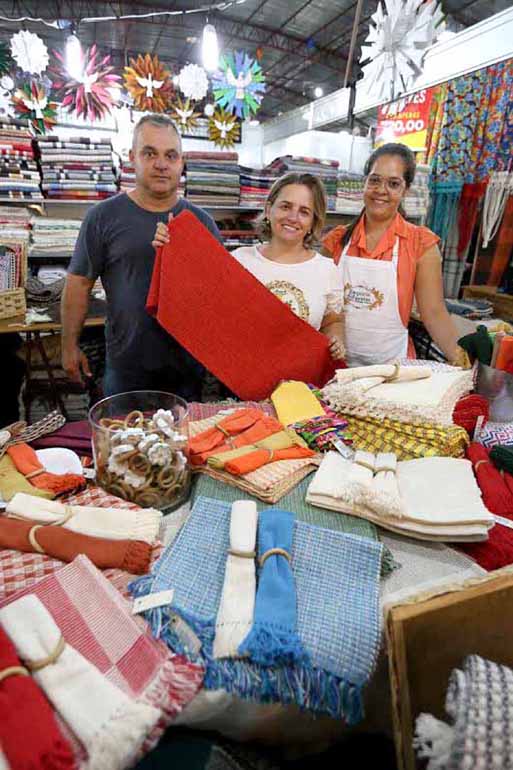 Artigos em couro, bijuterias e muito artesanato Folha de Londrina O Jornal do Paraná Brasil Aparador Chan Jader Almeida ~ Artigos em couro, bijuterias e muito artesanato Folha de Londrina O Jornal do Paraná Brasil