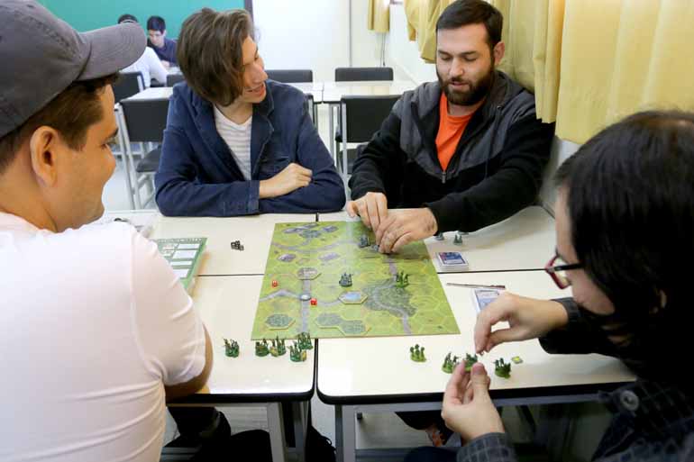 O evento Board Games, que reúne alunos e pessoas da comunidade externa, é realizado todos os meses O evento Board Games, que reúne alunos e pessoas da comunidade externa, é realizado todos os meses