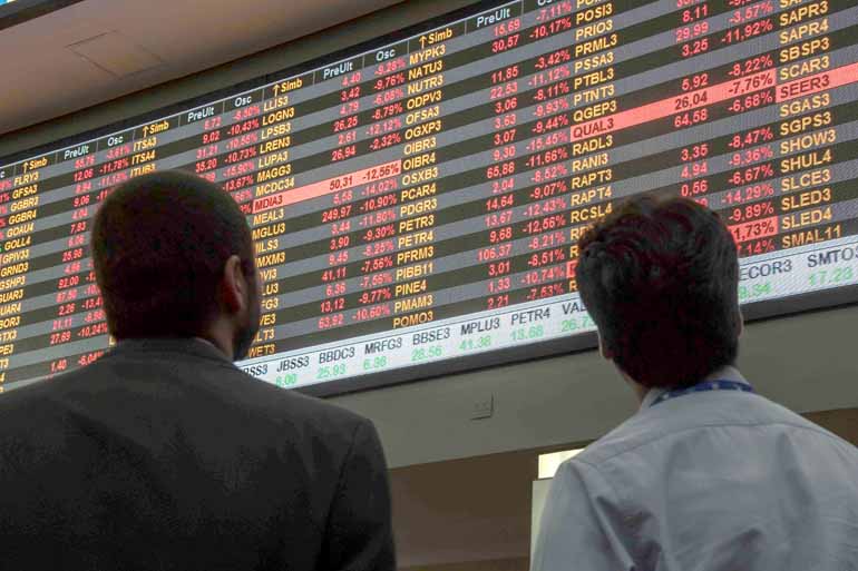 Nelson Almeida/AFP - A orientação de economista ouvido pela FOLHA é que só o investidor Nelson Almeida/AFP - A orientação de economista ouvido pela FOLHA é que só o investidor