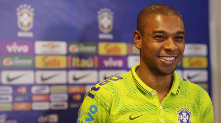 Rafael Ribeiro / CBF - Fernandinho está rindo à toa: grande momento no Manchester City e na seleção brasileira Rafael Ribeiro / CBF - Fernandinho está rindo à toa: grande momento no Manchester City e na seleção brasileira
