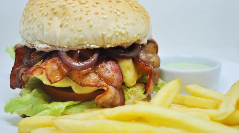Luiz de Paula/ Divulgação - Wall Street: hambúrguer com sabor novaiorquino tem 160g de carne pura Luiz de Paula/ Divulgação - Wall Street: hambúrguer com sabor novaiorquino tem 160g de carne pura