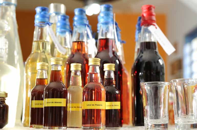 O licor já foi considerado uma panaceia:remédio para todos os males O licor já foi considerado uma panaceia:remédio para todos os males