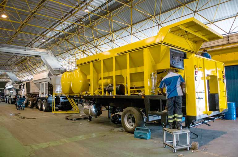 Ricardo Chicarelli - Equipamento que a Romanelli, de Cambé, irá exportar para o Paraguai Ricardo Chicarelli - Equipamento que a Romanelli, de Cambé, irá exportar para o Paraguai