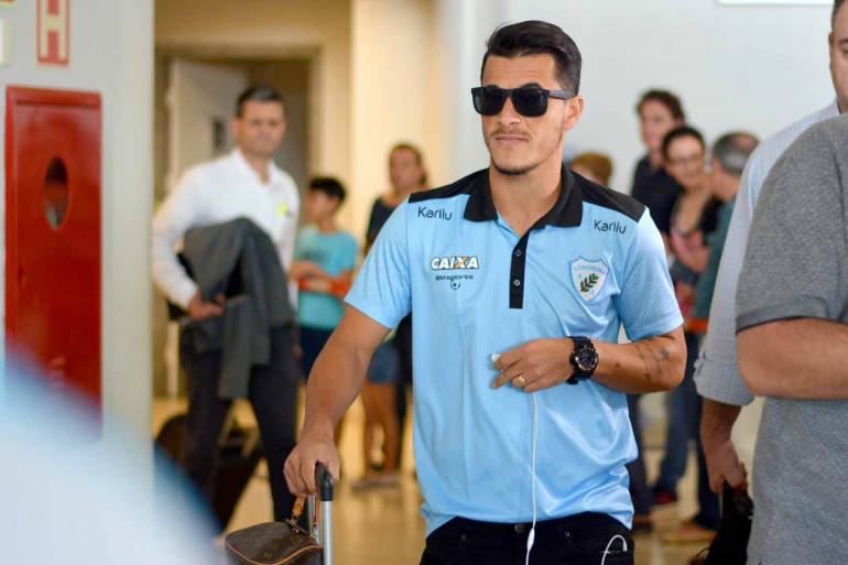 Gustavo Oliveira/Londrina Esporte Clube - Camisa 9 alviceleste já balançou as redes seis vezes no Campeonato Brasileiro Gustavo Oliveira/Londrina Esporte Clube - Camisa 9 alviceleste já balançou as redes seis vezes no Campeonato Brasileiro