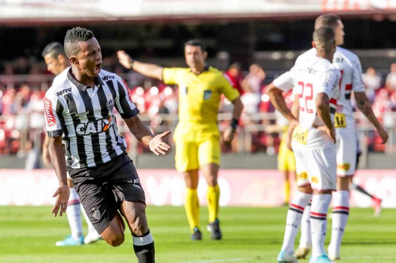 Rodrigo Gazzanel/Futura Press/Estadão Conteúdo - Cazares foi um dos atleticanos que mais incomodou a zaga tricolor; meia equatoriano marcou o primeiro Rodrigo Gazzanel/Futura Press/Estadão Conteúdo - Cazares foi um dos atleticanos que mais incomodou a zaga tricolor; meia equatoriano marcou o primeiro
