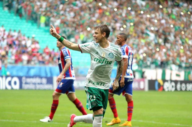 Tiago Caldas/Foto Arena/Estadão Conteúdo - Cuca escalou alviverde mais ofensivo e Róger Guedes abriu o placar, logo no início do primeiro tempo Tiago Caldas/Foto Arena/Estadão Conteúdo - Cuca escalou alviverde mais ofensivo e Róger Guedes abriu o placar, logo no início do primeiro tempo
