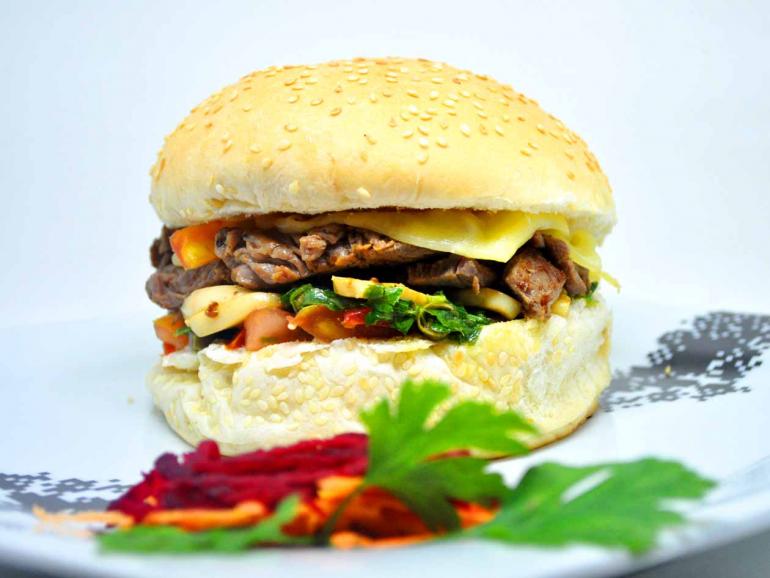Luiz de Paula/ Divulgação - O X-Mignon da Picwich conta ainda com o delicioso molho pic green Luiz de Paula/ Divulgação - O X-Mignon da Picwich conta ainda com o delicioso molho pic green