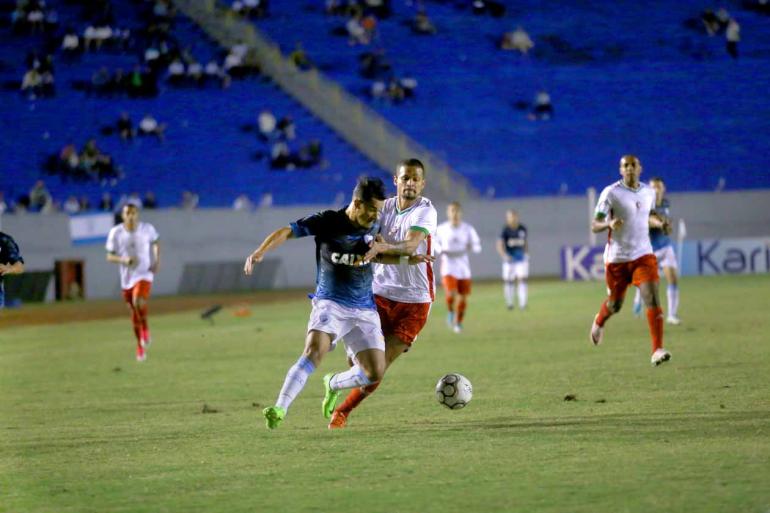 Roberto Custódio - Belusso balançou as redes nove vezes e também já mostrou qualidade nos passes decisivos Roberto Custódio - Belusso balançou as redes nove vezes e também já mostrou qualidade nos passes decisivos