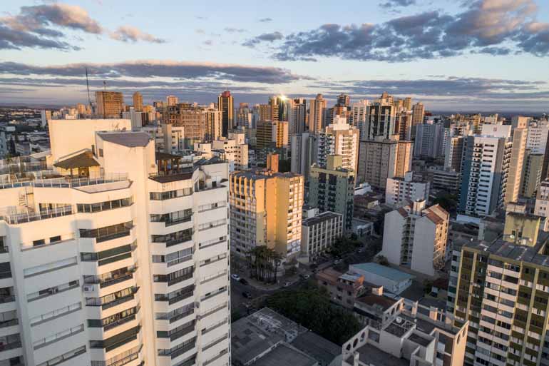 Sérgio Ranalli - Para as construtoras, a cidade é sua matéria-prima, por isso plano deve garantir o desenvolvimento econômico e a qualidade de vida dos moradores Sérgio Ranalli - Para as construtoras, a cidade é sua matéria-prima, por isso plano deve garantir o desenvolvimento econômico e a qualidade de vida dos moradores