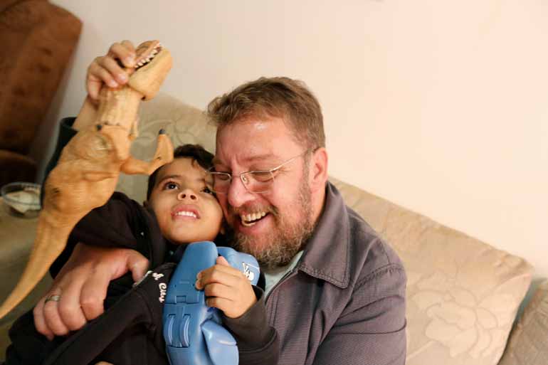 Fábio Alcover - O professor Cristiano Simon se tornou pai de Mateus, 5, depois de quase sete anos na fila da adoção: Fábio Alcover - O professor Cristiano Simon se tornou pai de Mateus, 5, depois de quase sete anos na fila da adoção:
