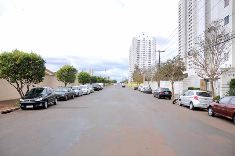 Gustavo Carneiro - Na rua José Gabriel de Oliveira, no Vale das Araucárias, dois caminhões foram furtados em menos de um mês Gustavo Carneiro - Na rua José Gabriel de Oliveira, no Vale das Araucárias, dois caminhões foram furtados em menos de um mês