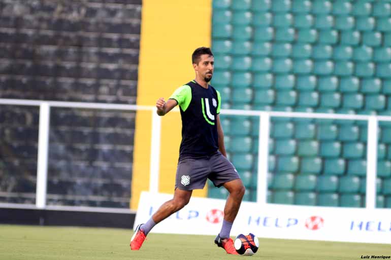 Luiz Henrique/Figueirense - Capitão no título paranaense de 2014, zagueiro estava no Figueirense, mas teve problemas e apelou à Justiça para romper contrato Luiz Henrique/Figueirense - Capitão no título paranaense de 2014, zagueiro estava no Figueirense, mas teve problemas e apelou à Justiça para romper contrato