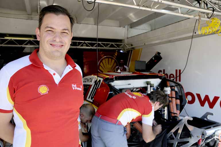 O chefe de equipe Thiago Meneghel: O chefe de equipe Thiago Meneghel: