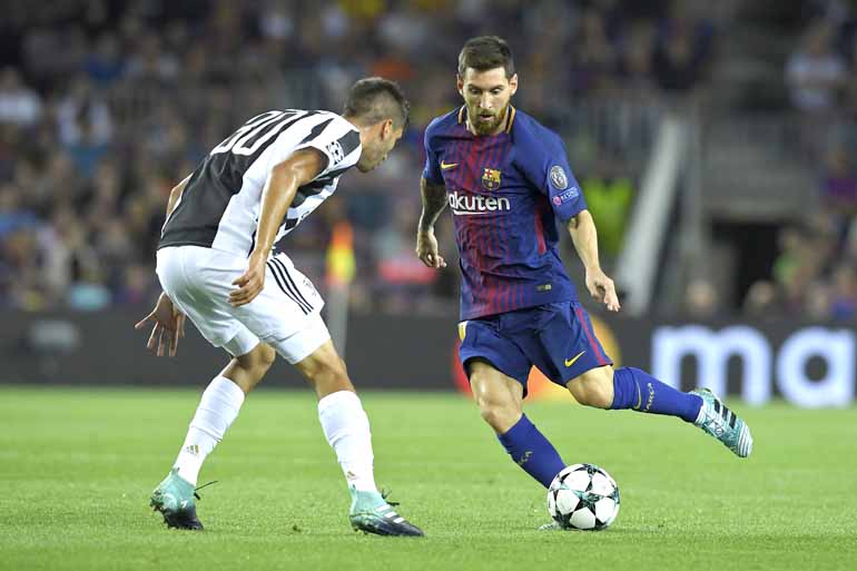 Lluis Gene/AFP - Craque argentino marcou duas vezes e chegou a 99 gols em competições europeias Lluis Gene/AFP - Craque argentino marcou duas vezes e chegou a 99 gols em competições europeias