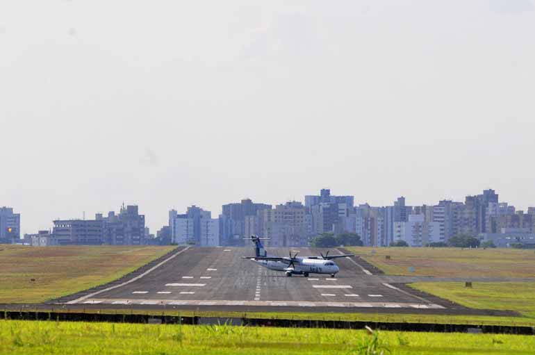 Marcos Zanutto/24-11-2016 - O governo estadual está negociando com outras companhias aéreas além da Azul para que novas rotas em aeroportos regionais sejam condicionadas ao abatimento do ICMS Marcos Zanutto/24-11-2016 - O governo estadual está negociando com outras companhias aéreas além da Azul para que novas rotas em aeroportos regionais sejam condicionadas ao abatimento do ICMS