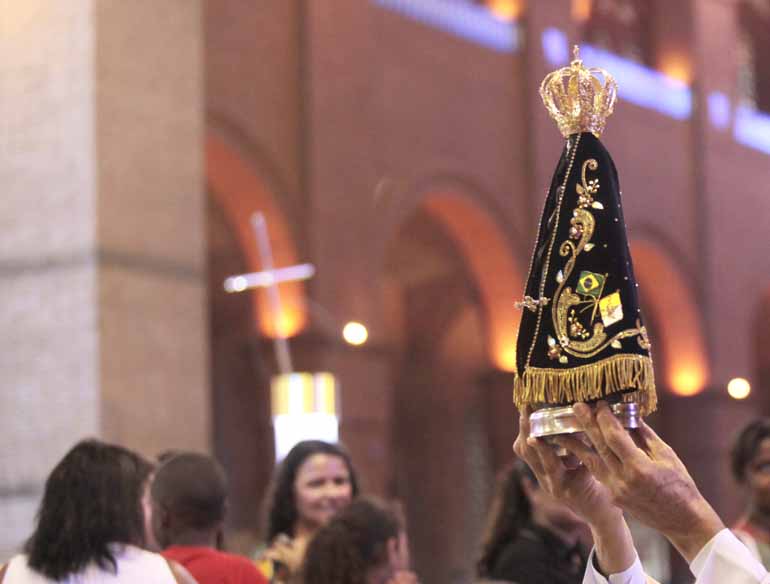 Oswaldo Corneti/Fotos Públicas - Imagem de Nossa Senhora Aparecida é o mais forte símbolo religioso nacional Oswaldo Corneti/Fotos Públicas - Imagem de Nossa Senhora Aparecida é o mais forte símbolo religioso nacional