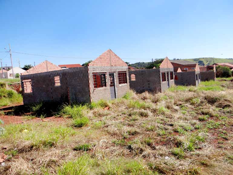 Luiz Guilherme Bannwart/Divulgação - Obras no Conjunto Habitacional Álvaro de Abreu foram iniciadas em 2014; acordo entre município e famílias impediu ocupação das casas Luiz Guilherme Bannwart/Divulgação - Obras no Conjunto Habitacional Álvaro de Abreu foram iniciadas em 2014; acordo entre município e famílias impediu ocupação das casas