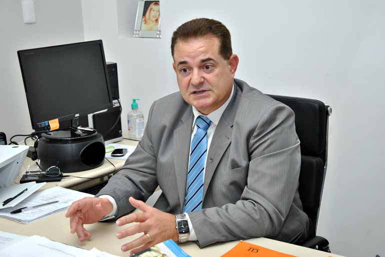 Luiz Guilherme Bannwart - Conforme o delegado chefe da 12ª Subdivisão Policial de Jacarezinho, Amir Roberto Salmen, as 11 cadeias ligadas à subdivisão estão superlotadas Luiz Guilherme Bannwart - Conforme o delegado chefe da 12ª Subdivisão Policial de Jacarezinho, Amir Roberto Salmen, as 11 cadeias ligadas à subdivisão estão superlotadas