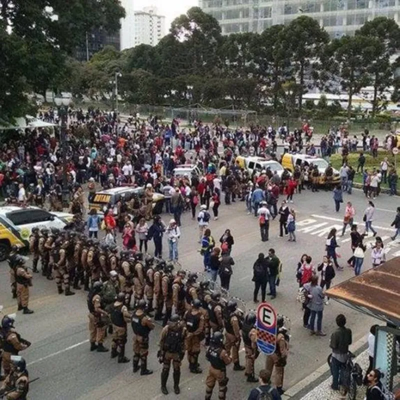 Imagem ilustrativa da imagem Cerco policial no Centro Cívico é 'abuso', critica prefeitura