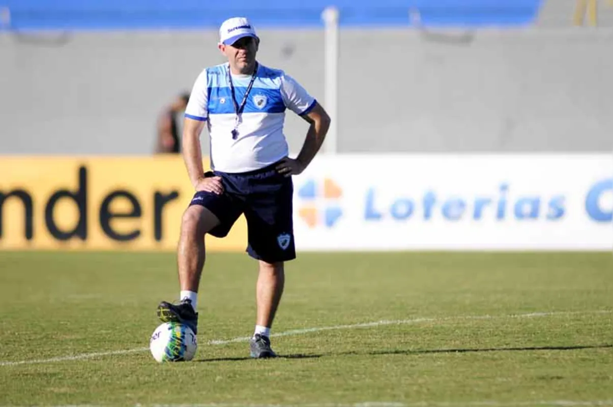 Claudio Tencati, técnico do Londrina