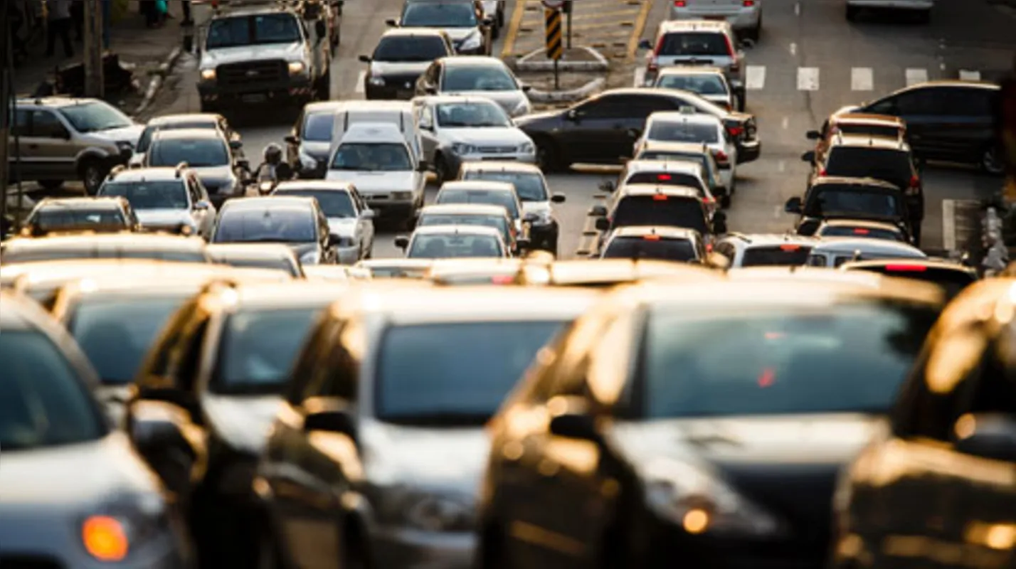 Imagem ilustrativa da imagem Maioria dos brasileiros quer menos espaço para carro particular nas ruas