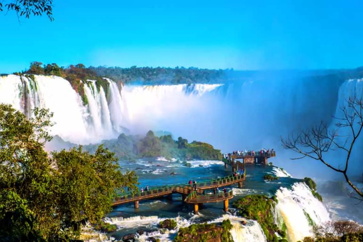Plano inclui incentivar o turismo, com visitas às Cataratas do Iguaçu, à hidrelétrica de Itaipu e à gastronomia dos três países da Tríplice Fronteira
