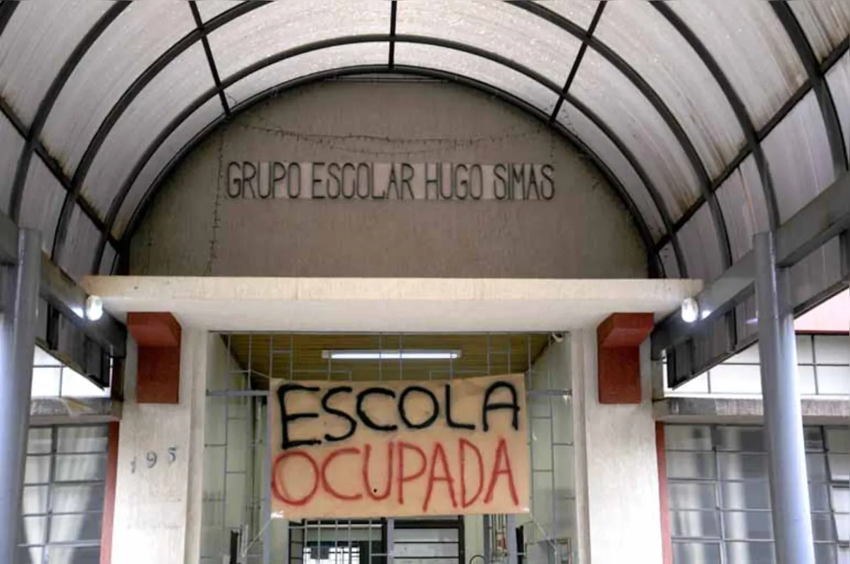 Colégio Hugo Simas, no centro de Londrina, é um dos 20 ocupados no município