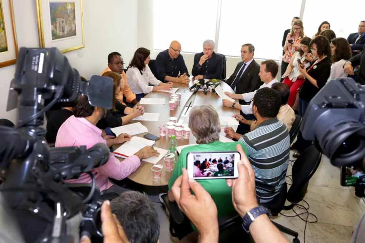 Proposta do governo foi apresentada durante reunião com representantes dos sindicatos em Curitiba