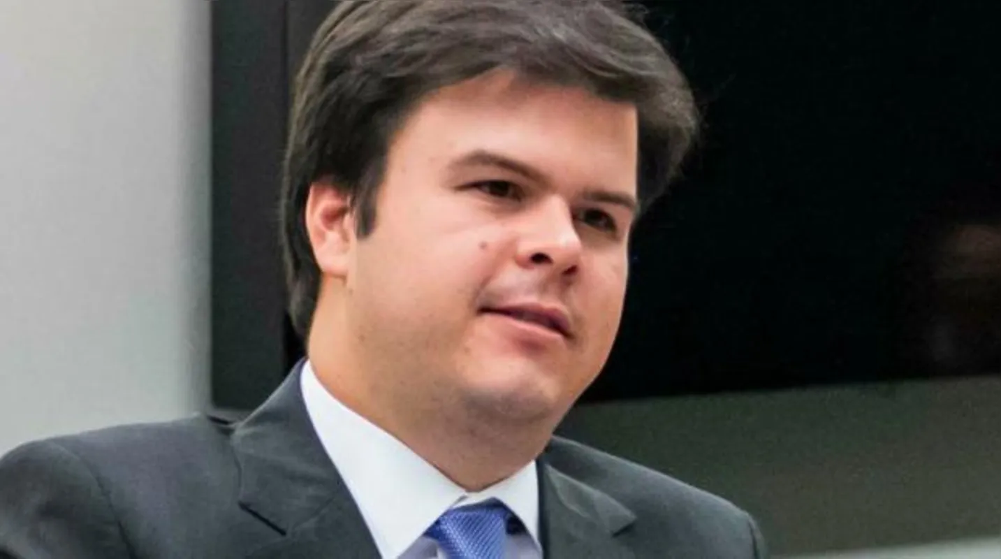 Imagem ilustrativa da imagem Ministro de Minas e Energia deixa cargo para votar pela PEC do Teto