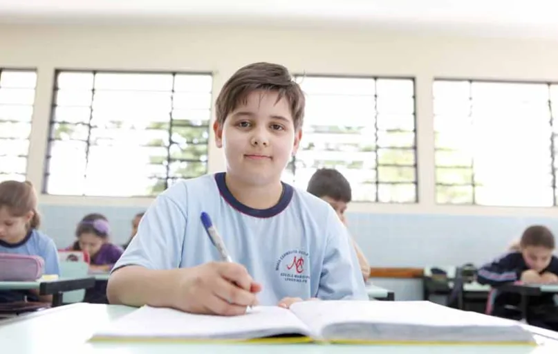 Miguel Medeiros, de 9 anos, se prepara para iniciar o 5o ano em 2017: "Passei a aprender com meus próprios erros"