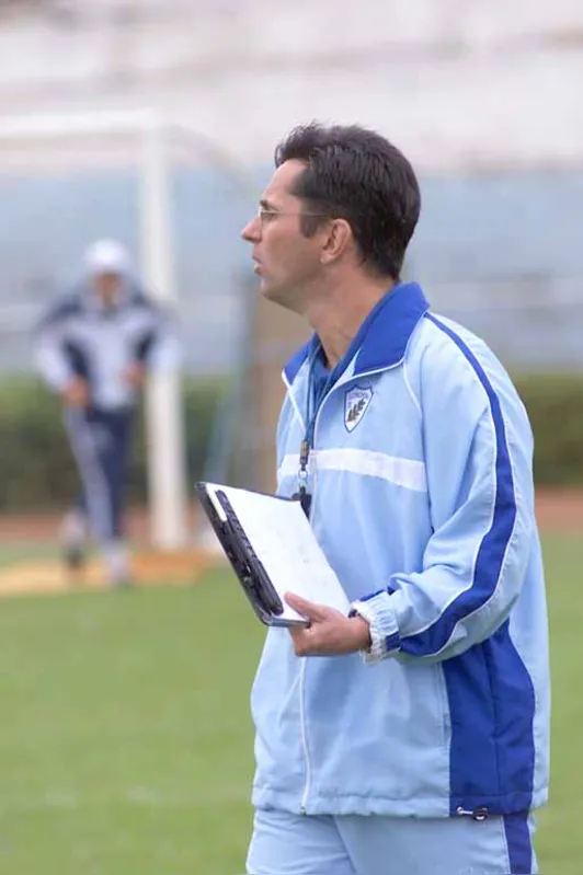 Caio Júnior foi técnico do time em 2004 e mentor do atual comandante alviceleste