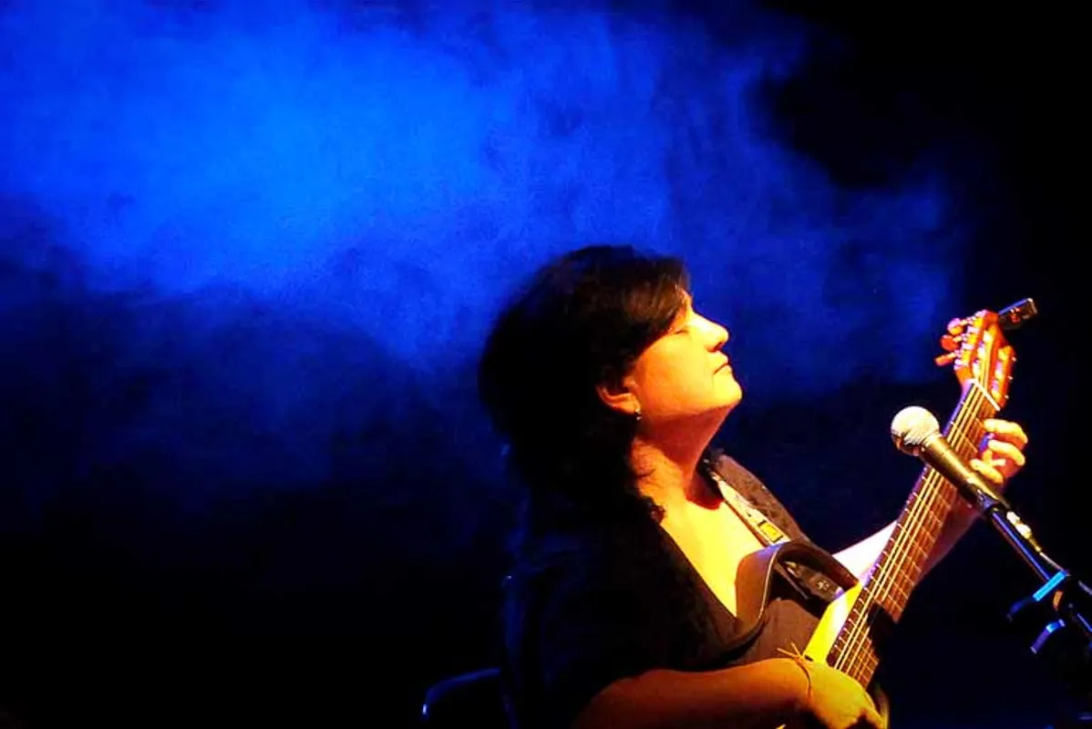Andrea Perrone: violão flamenco no Bar Valentino
