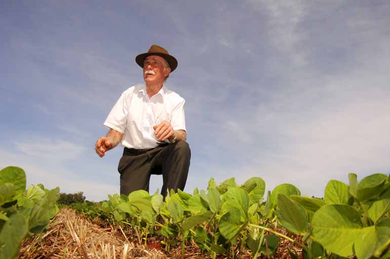 Waldemiro Kopp, de 86 anos: "A terra do Norte do Paraná é a melhor do planeta, mas tem que cuidar. Na seca, ela empedra; molhada, fica compactada"