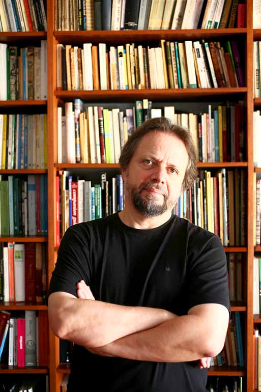Cristovão Tezza: o grande mérito do livro está em sua linguagem, sua estrutura narrativa