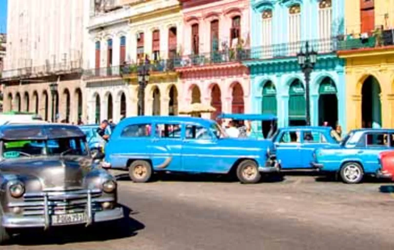 A nostalgia de Havana, com seus prédios e carros dos anos 50, faz parte do imaginário cultural do país que resistiu ao embargo econômico como um território de cores explosivas