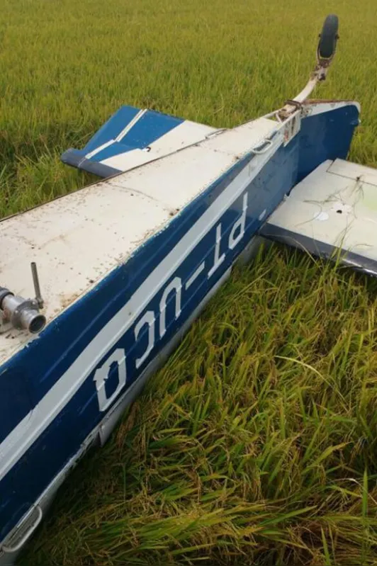 Imagem ilustrativa da imagem PR: após pouso forçado, piloto abandona avião com 50 kg de pasta base de cocaína
