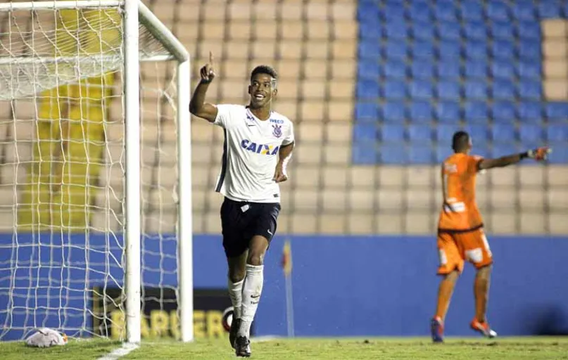 Nota 10: Carlinhos marcou mais um gol na competição depois de cumprir suspensão nas quartas de finais