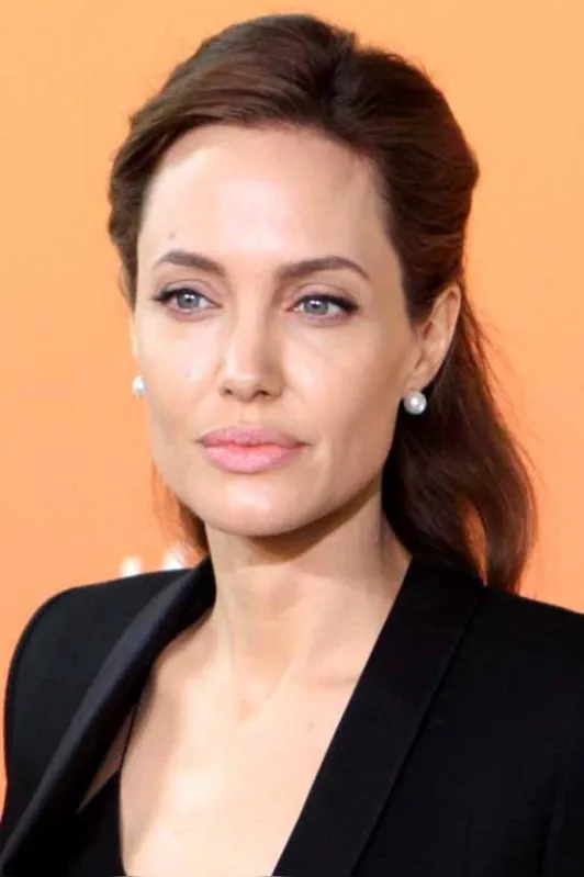 Angelina Jolie: divórcio ainda é assunto difícil