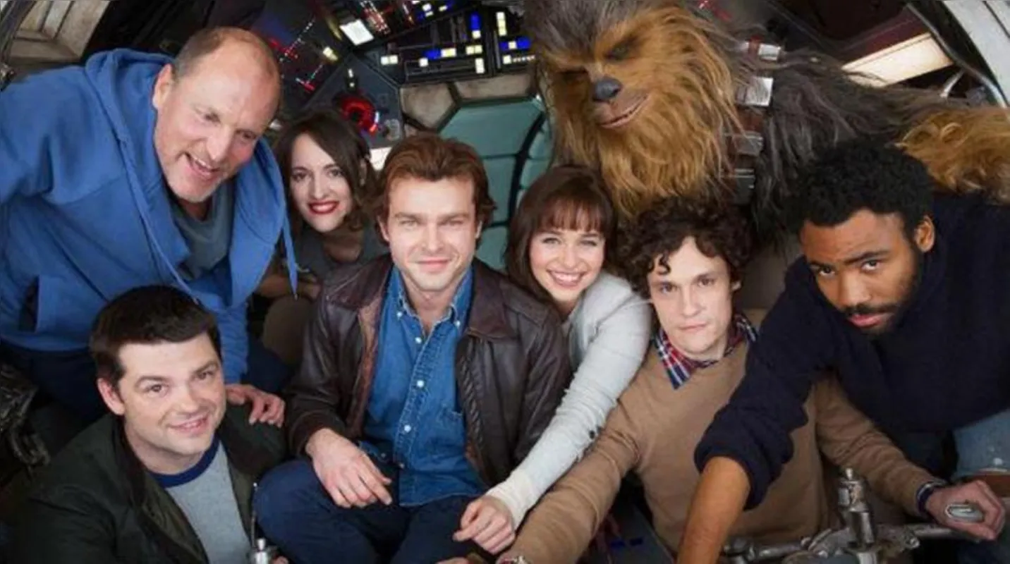 Imagem ilustrativa da imagem 'Star Wars': elenco posta primeira foto após começo de filmagens