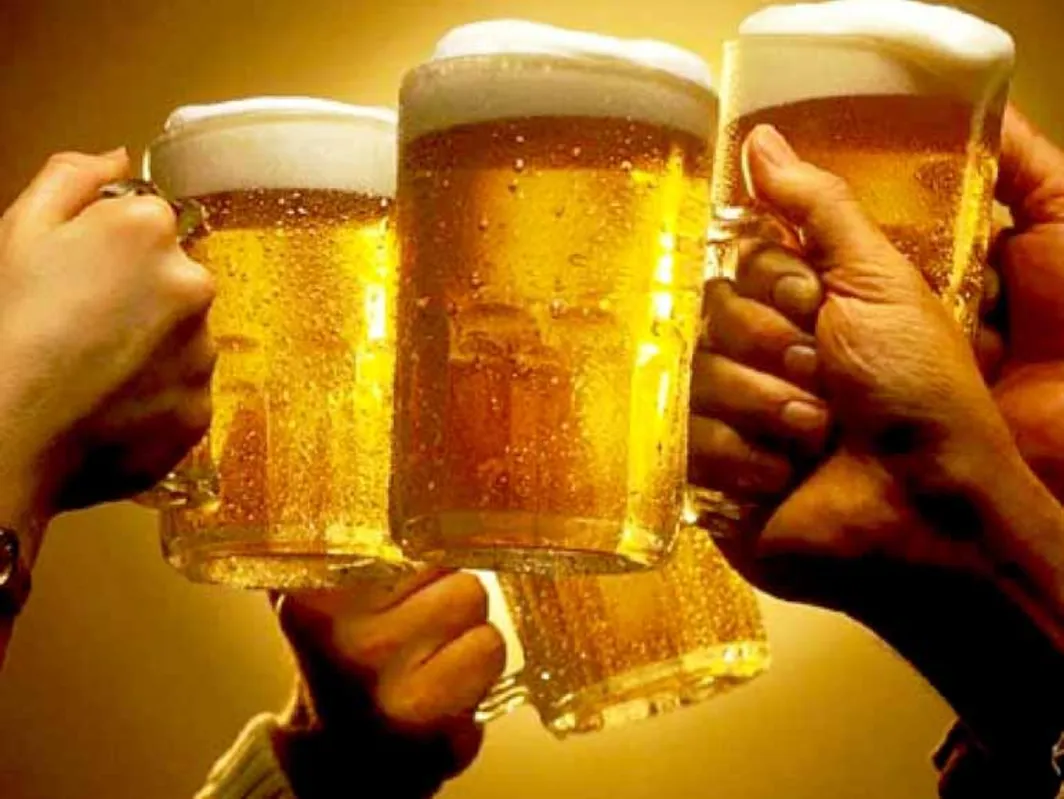 Consumo excessivo de álcool ou a mistura de destilados com fermentados pode acabar com a festa e causar ressaca no dia seguinte