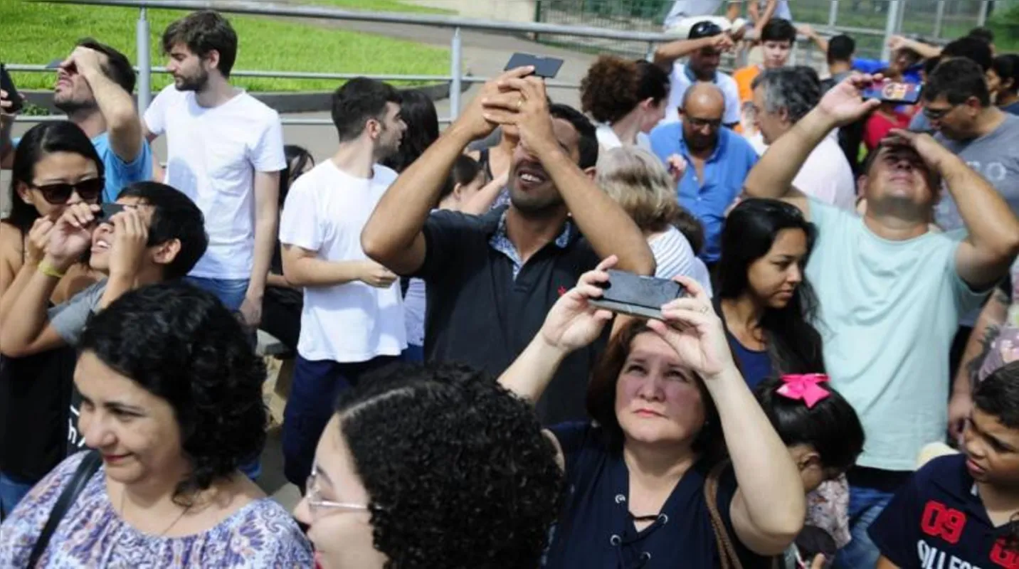 Imagem ilustrativa da imagem Dezenas de pessoas acompanharam o fenômeno no Planetário de Londrina