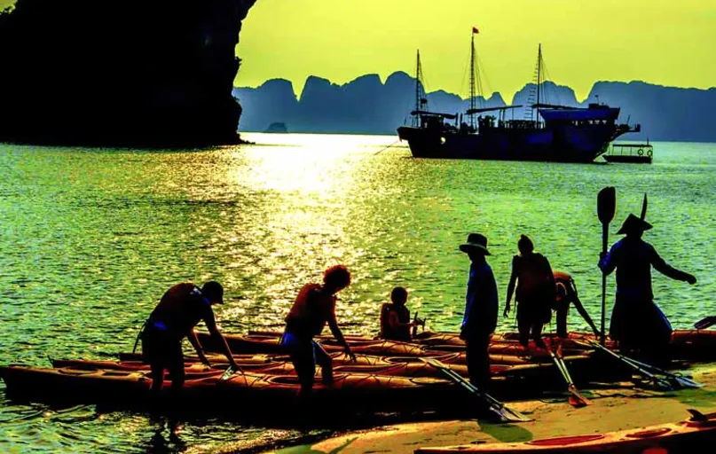Dois momentos na Baía Ha Long: entre as paisagens fascinantes do Vietnã registradas por Alice Ogawa