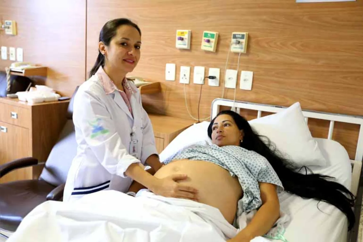 "Tem que ter paixão no exercício desta profissão", afirma a supervisora do setor de maternidade do Hospital Evangélico, Juliana Carvalho Lourenço