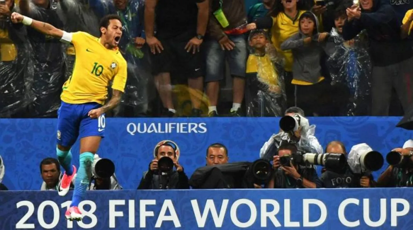 Imagem ilustrativa da imagem Com novo show, Brasil bate Paraguai por 3 a 0