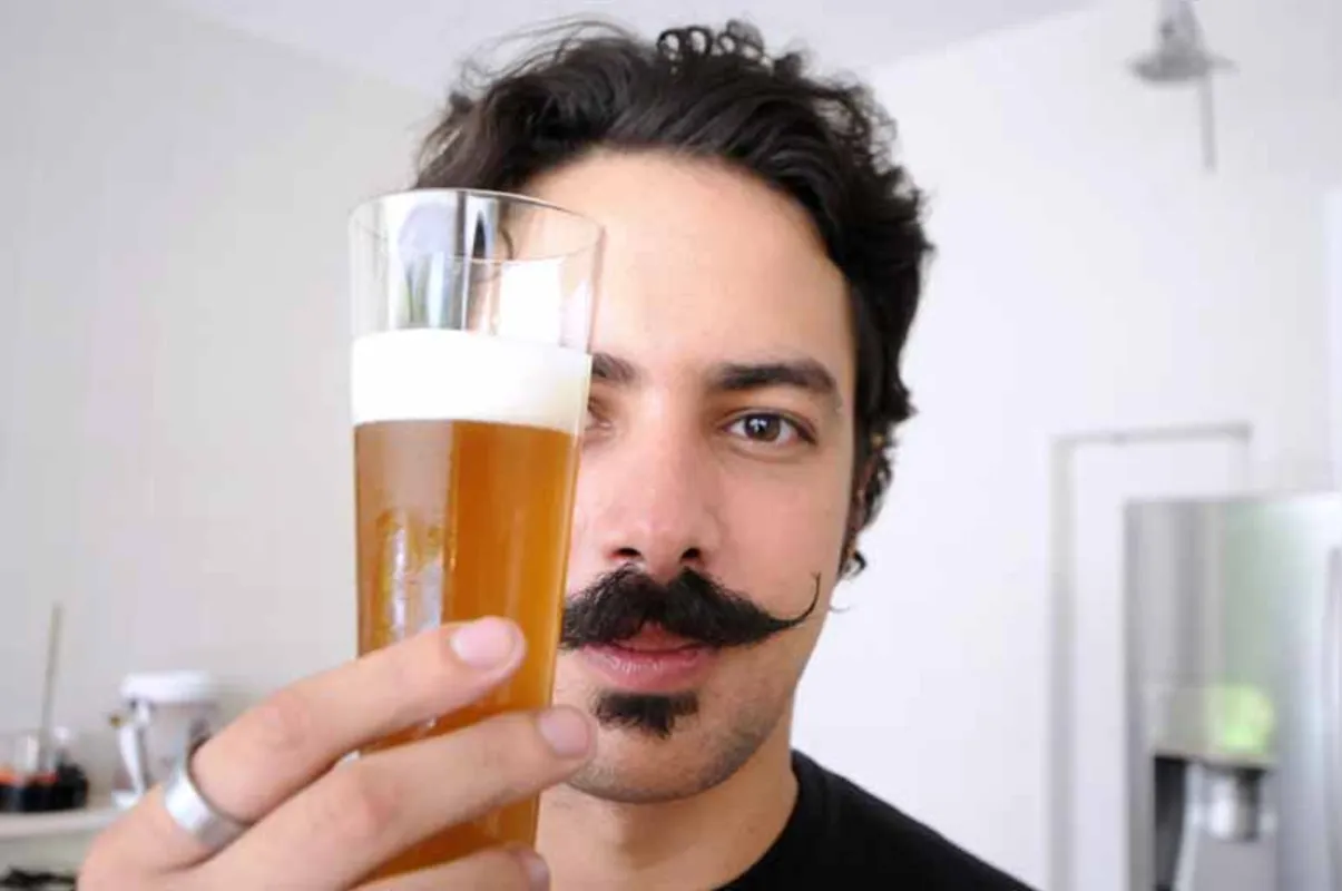 Formado pelo Senai, o técnico cervejeiro Lucas Varéa Pereira trabalha para uma marca londrinense de cerveja artesanal e pretende fazer especialização fora do País