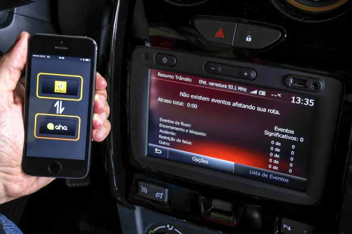 Renault Duster conta com Media Nav e uma tela de 7 polegadas sensível ao toque que permite acesso a funcionalidades como GPS, Bluetooth, interação com iPod e smartphones