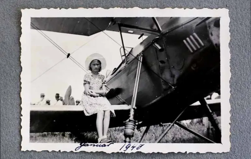 Antes de completar 10 anos, convidada pelo engenheiro Ernesto Rosenberger, Freya foi uma das primeiras mulheres a sobrevoar Londrina, e se tornou mascote do campo de aviação