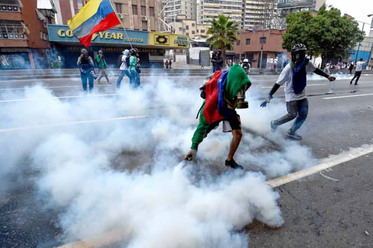 Protestos contra o presidente Maduro foram reprimidos com violência pela polícia